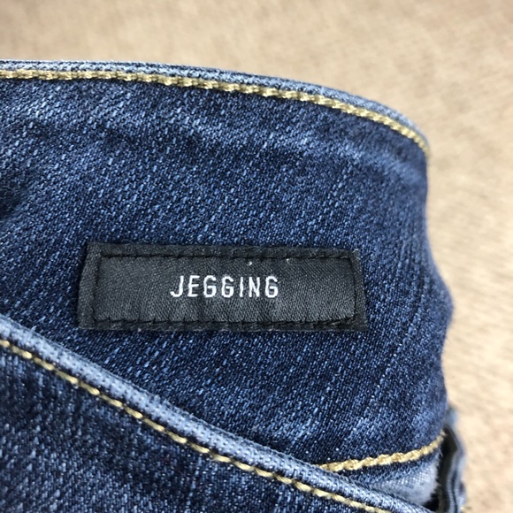 SOLD ❗️Torrid Distressed Jegging Capris Size 14 - Picture 7 of 8